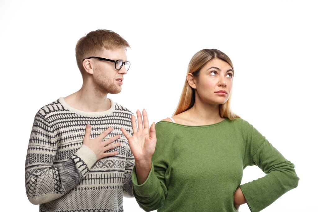 El significado psicológico de soñar con alguien con quien no te hablas